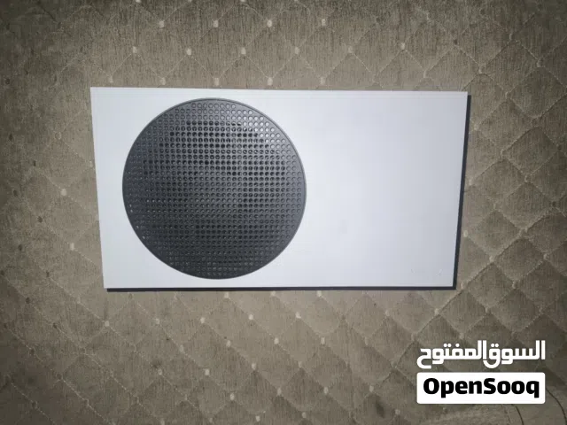 اكس بوكس سيريس اس مستعمل فقط 9 اشهر استعمال قليل جداً لامفتوح ولا مصلح جديد بكارتونته