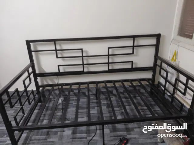 كنبة سرير معدني