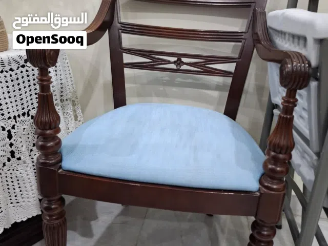 كراسي خشب بذراعين جانبية للبيع
