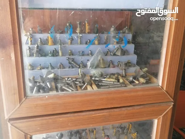 محتويات محل مواد بناء