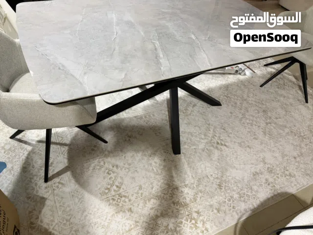 dining table  لا يوجود كراسي طاولة 6 مقعد