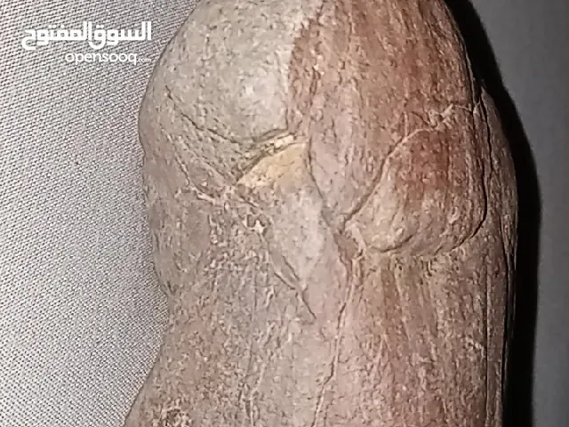 حجر كريم نادر جدا خام