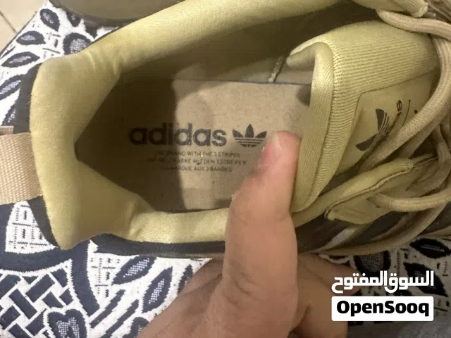 البيع عزكم الله جوتي adidas حاله ممتازه تنظيف خيوط  اصليه السعر الشرا 45 سعر البيع 12 د دينار الصامل