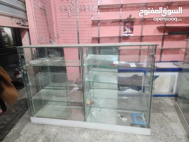 ديكور مكتبة /اكسسوات /العاب/صيدلية مستخدم نظيف للبيع بسعر عررررطة