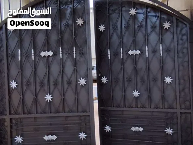 فني حدادة عامة لحام ابواب و نوافد و مضلات وتركيب اي قفل صيانة فورية اتصل نجوك لي عندك طرابلس