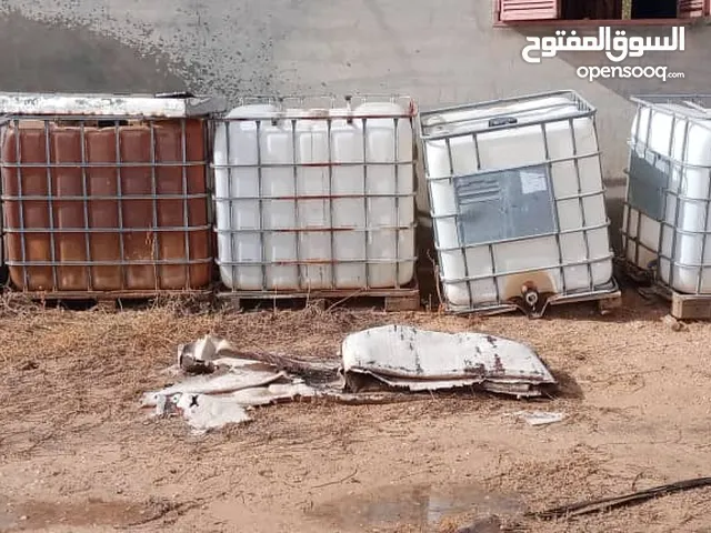 خزانات مواد تنظيف