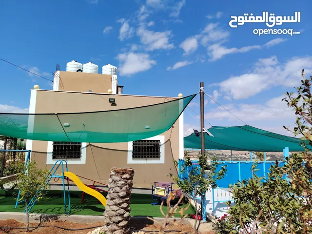 شاليه فخم ومزرعه جاهزه ضمن كومباوند مزارع خاصه شاليهات مميزه منطقه عنيبه جرش