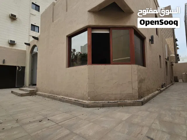 350 m2 4 Bedrooms Townhouse for Rent in Muharraq Galaly