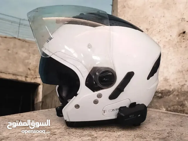 خوذة بوضعية ممتاز نمرة m سعرها بسوق من 400,500 مطلوب فيها 250 مع مدبريت النوعية الممتازة