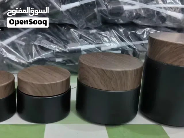 زجاجات فارغة و جديدة لإستخدام منتجات مثل الكريم أو زيوت (للبيع) ~13,000~ AED  إلى 11،000 AED