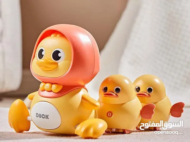 خلي الضحكة ما تفارق وجه طفلك مع لعبة البطات المتحركة للأطفال تصميم كرتوني لطيف يجذب انتباه الأطفال .