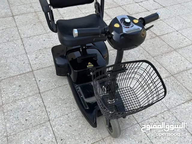 عربية كهربائية لكبار السن