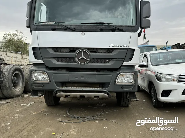 Tractor Unit Mercedes Benz 2017 in Sharjah
