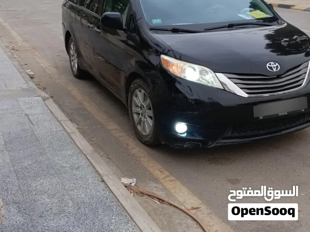 2014 تويوتا سيينا XLE