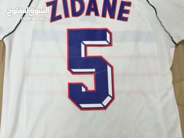 I want to sell a Zidane t-shirt