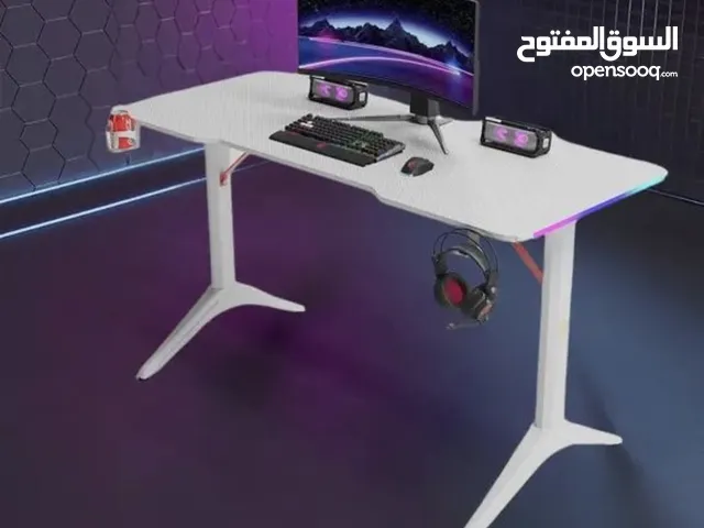 طاولة قيمنز نظيفة