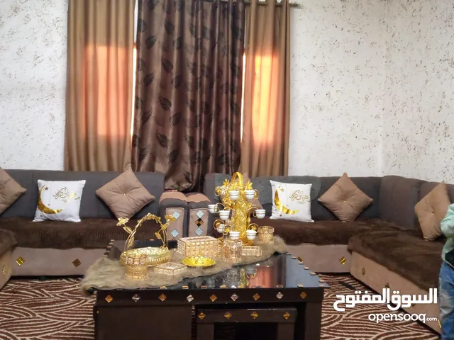 للبيع منزل مكون من طابقين بالإضافة إلى حديقة نصف دونم مشجر
