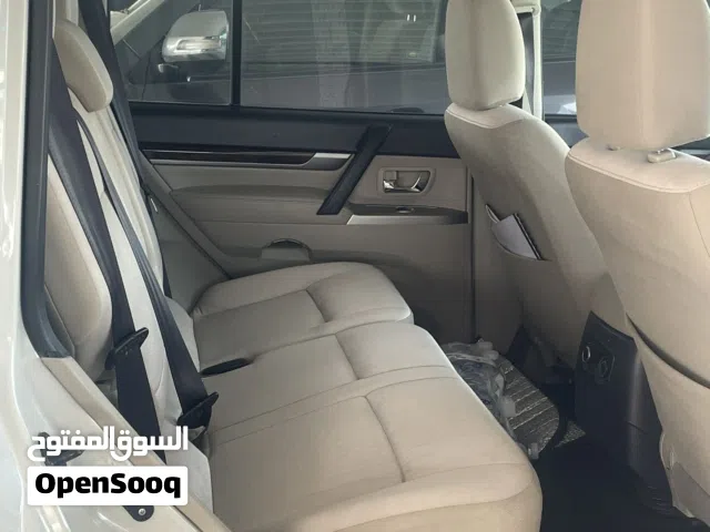 للبيع سياره باجيرو 2017