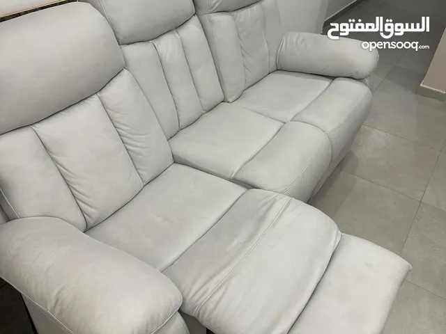 مجلس مستخدم 4شهور// 3 مقاعد و2 مقاعد و1