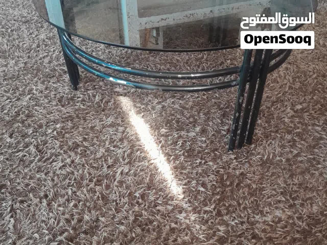 طاولة زجاج دائريه بحال الوكاله للبيع بسعر مناسب