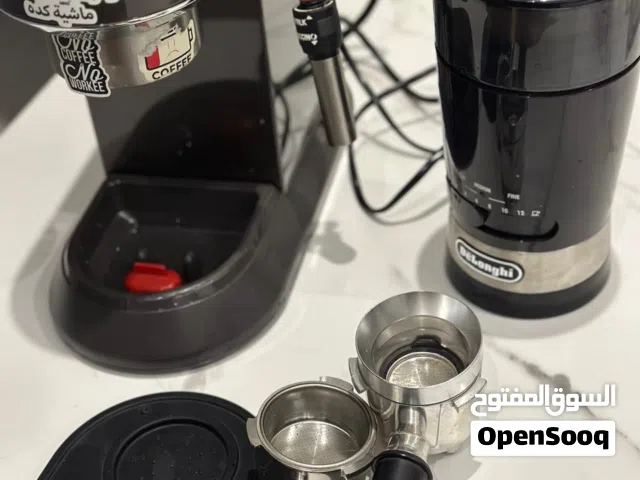 مكينه قهوه ديلونجي اللون اسود وفضي إيطالي