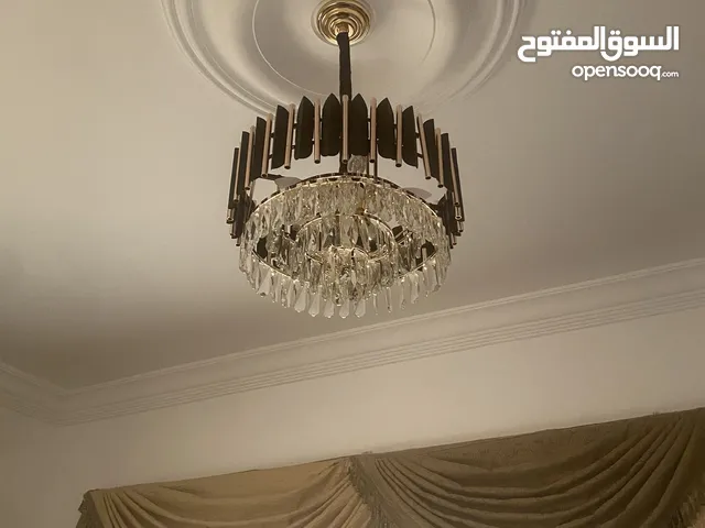 ثريات استعمال بسيط للبيع بحالة جيدة