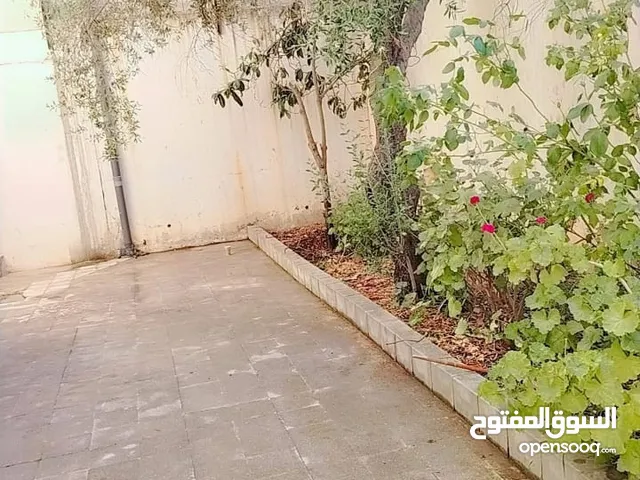 شقة للبيع في ابو نصير حارة 3