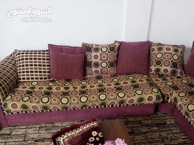 طقم كنب خليجي مستعمل ارضيه خشب يغطي غرفه 4*4