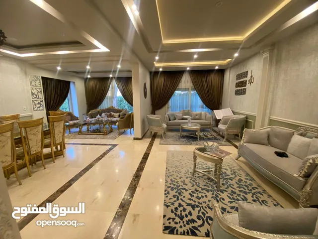 240m2 4 Bedrooms Villa for Sale in Cairo Fifth Settlement