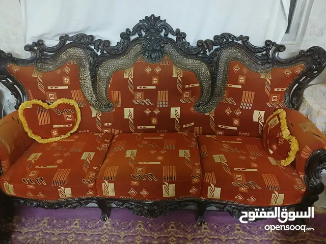 طقم كنب 7 مقاعد. مستعمل....بحالة متوسطة...