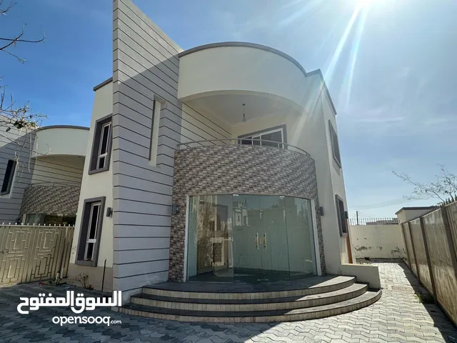 4 + 1 BR Lovely Compound Villa in Al Hail with Shared Pool & Gym