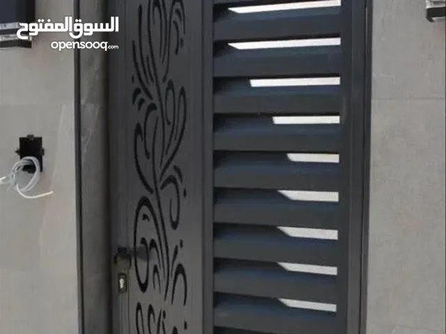 متوفر لدينا جميع انواع التصاميم جلسات مطبخ جلسات مطعم جلسات خارجية شوايات سفر مشوايات كبيرة  ستاندات