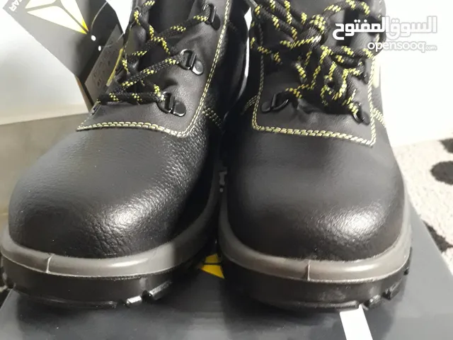 41 Sport Shoes in Zawiya