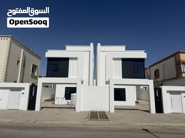 توين فله بالخوض السادسه على ثاني خط من شارع الجامعه - بالقرب من جامع الجلندى - من المالك مباشرة.
