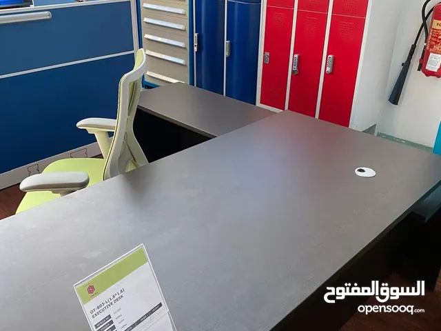 1.8x1.8 L desk used from khimji furniture