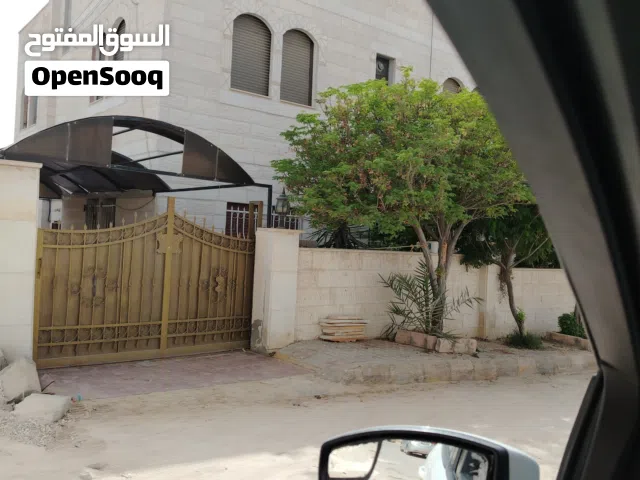منزل للبيع من المالك في أجمل المواقع  مدينة الشرق على شارعين