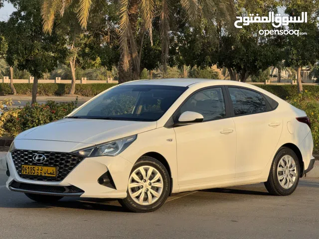 موديل 2022 وكالة عُمان - Hyundai Accent بدون حوادث وصبغ بحالة الوكالة مسرفسة بالكامل