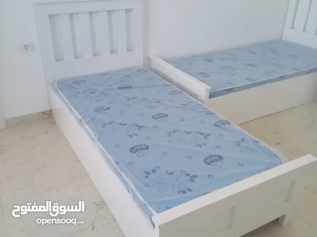سرير للبيع