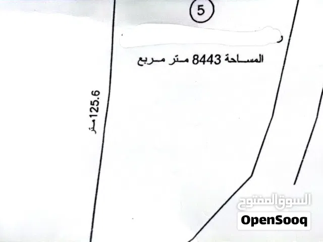 قطعة ارض لي زراعة أو البناء مسحة 8443 الف على طريق في بر موقع كروط الفوقية الخمس يوجد قريب عليها ضيء