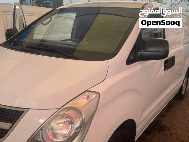 2011 هيونداي H1 Standard