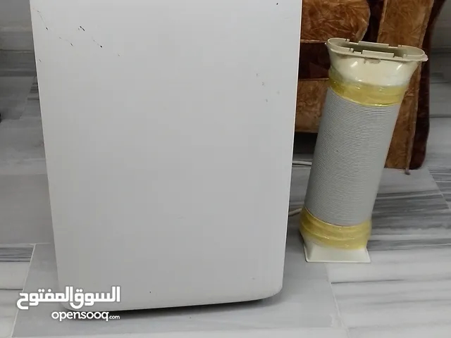 مكيف هايسنس متنقل حامي بارد شغال على الفحص الكامل مع كامل الاغراض للبيع