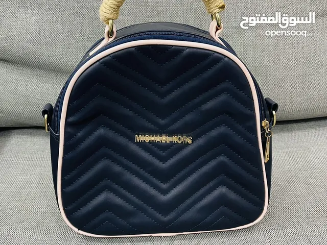 جلد لون كحلي و زهر بحالة ممتازة للبيع بدواعي السفر