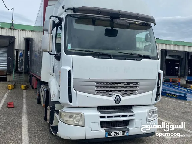 Tractor Unit Renault 2015 in Tripoli