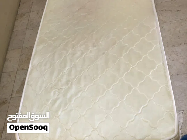 سرير مع مرتبه جديد استعمال اقل من شهر