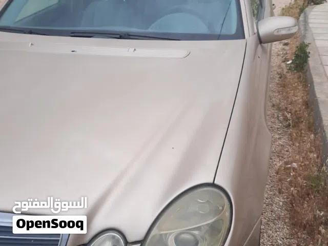 2004 مرسيدس بنز الفئة-E E 200