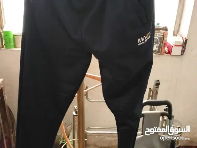 تراك سوت عدد ثلاثة مع بنطلونين إضافيين