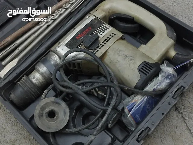 أدوات بناء وآليات للبيع