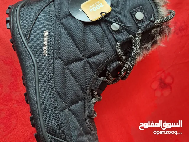Columbia Women's Minx Shorty Iii Snow Boot حذاء الثلوج Minx Shorty Iii النسائي من Columbia