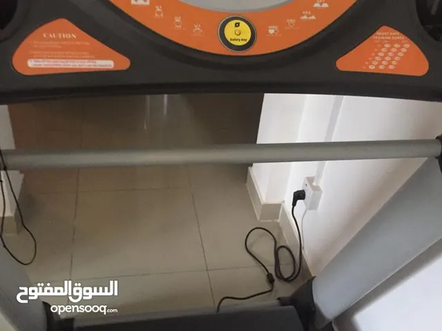 جهاز مشي كهربائي عالي الجودة بحالة ممتازة