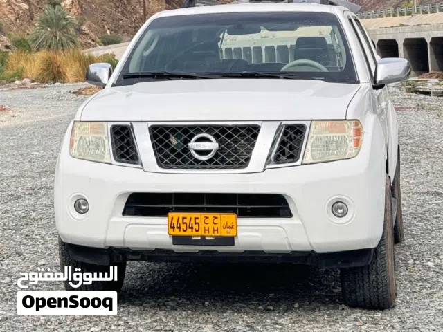 2008 نيسان باثفايندر Standard